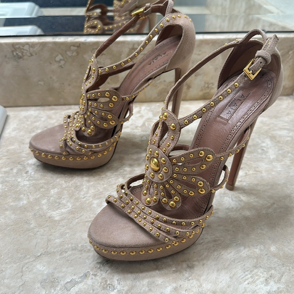 Alaia Pumps - Picture 3 of 6
